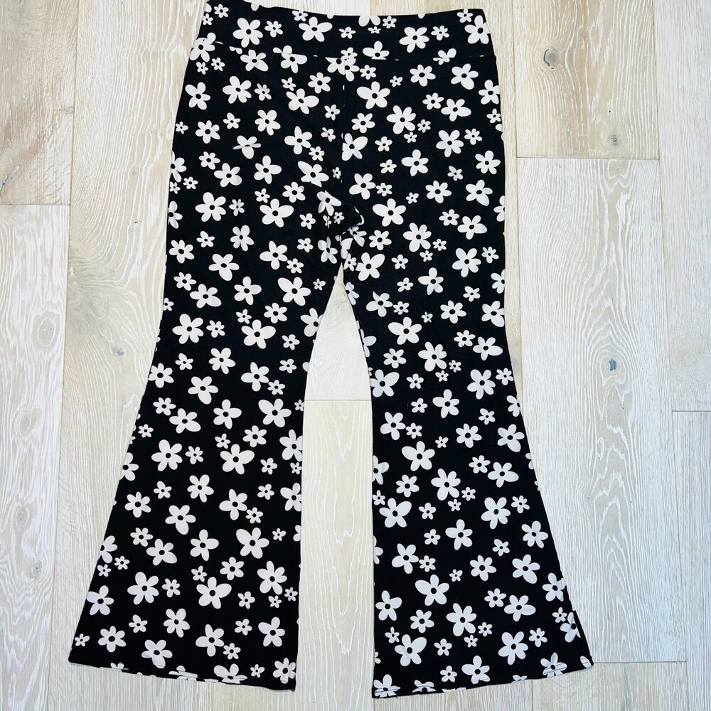 No Boundaries - Flare Leg Stretch Pants Women's XXXL(21) B/W Daisy Flower - Picture 4 of 9